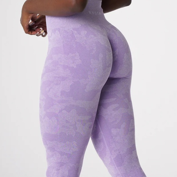 NVGTN Pants - NVGTN LILAC CAMO SEAMLESS LEGGINGS SIZE SMALL EUC